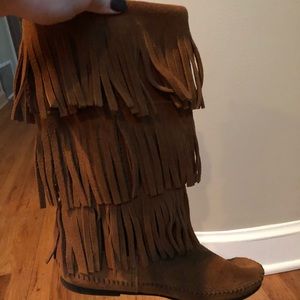 Minnetonka Brown suede 3 layer fringe boot